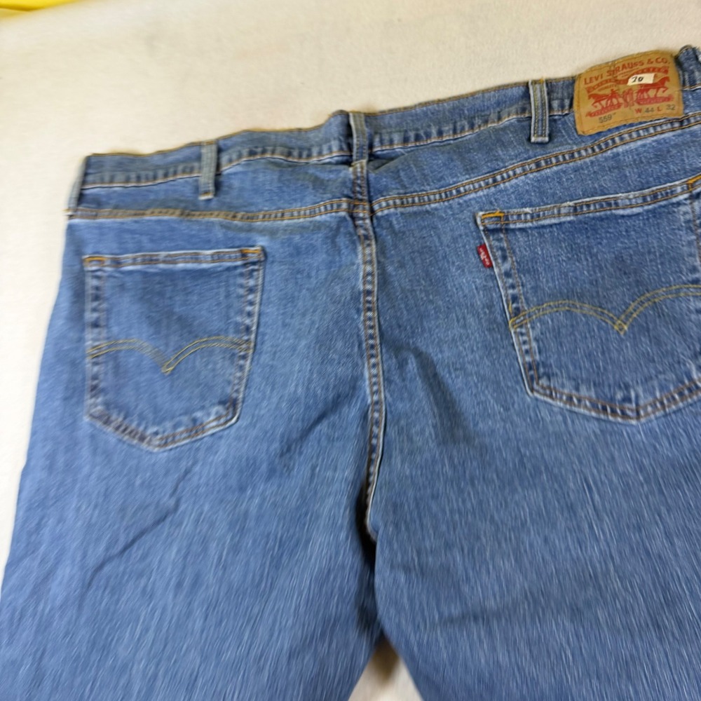Levis 559 Relaxed Straight Jeans Mens 44x32 Medium Wash Blue Denim 5-Pocket